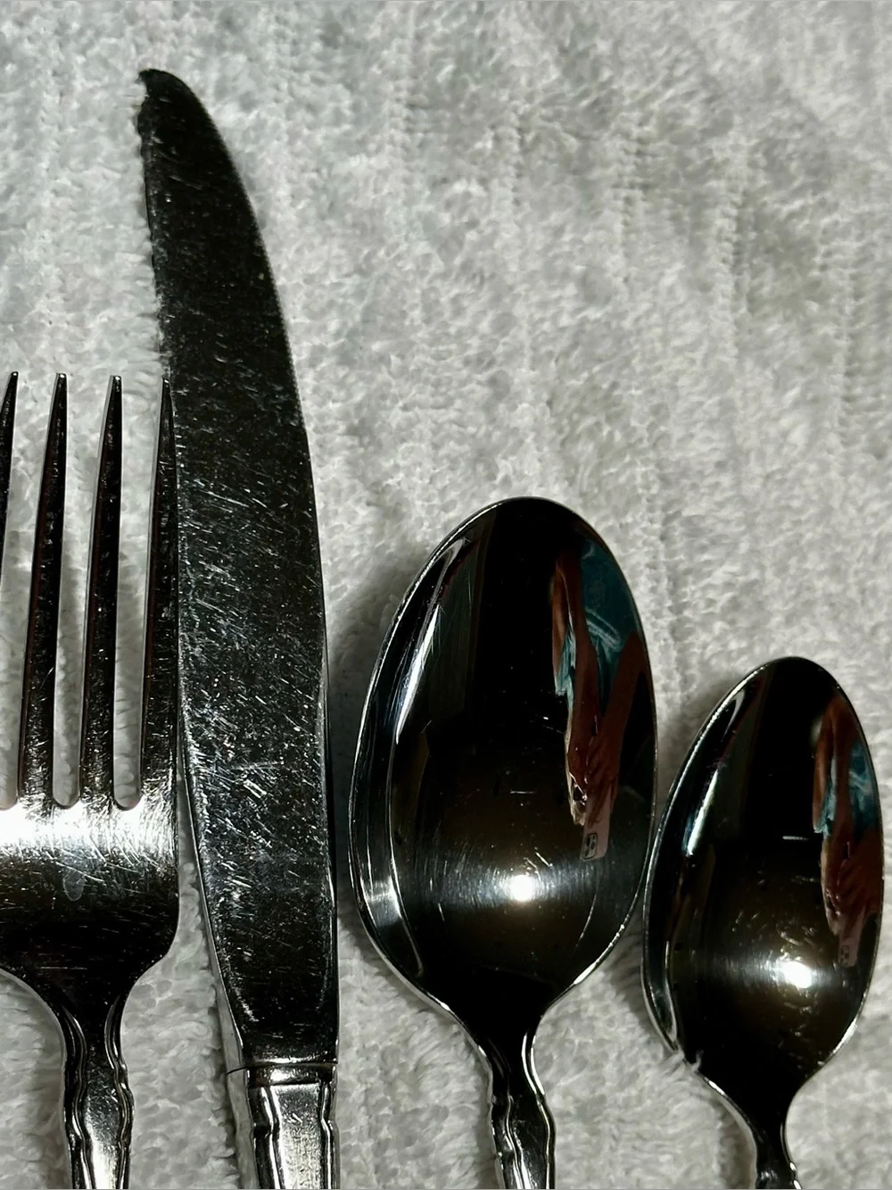 Oneida Satinique Stainless 5-Piece Place Setting. Satin frosted finish Pre-owned